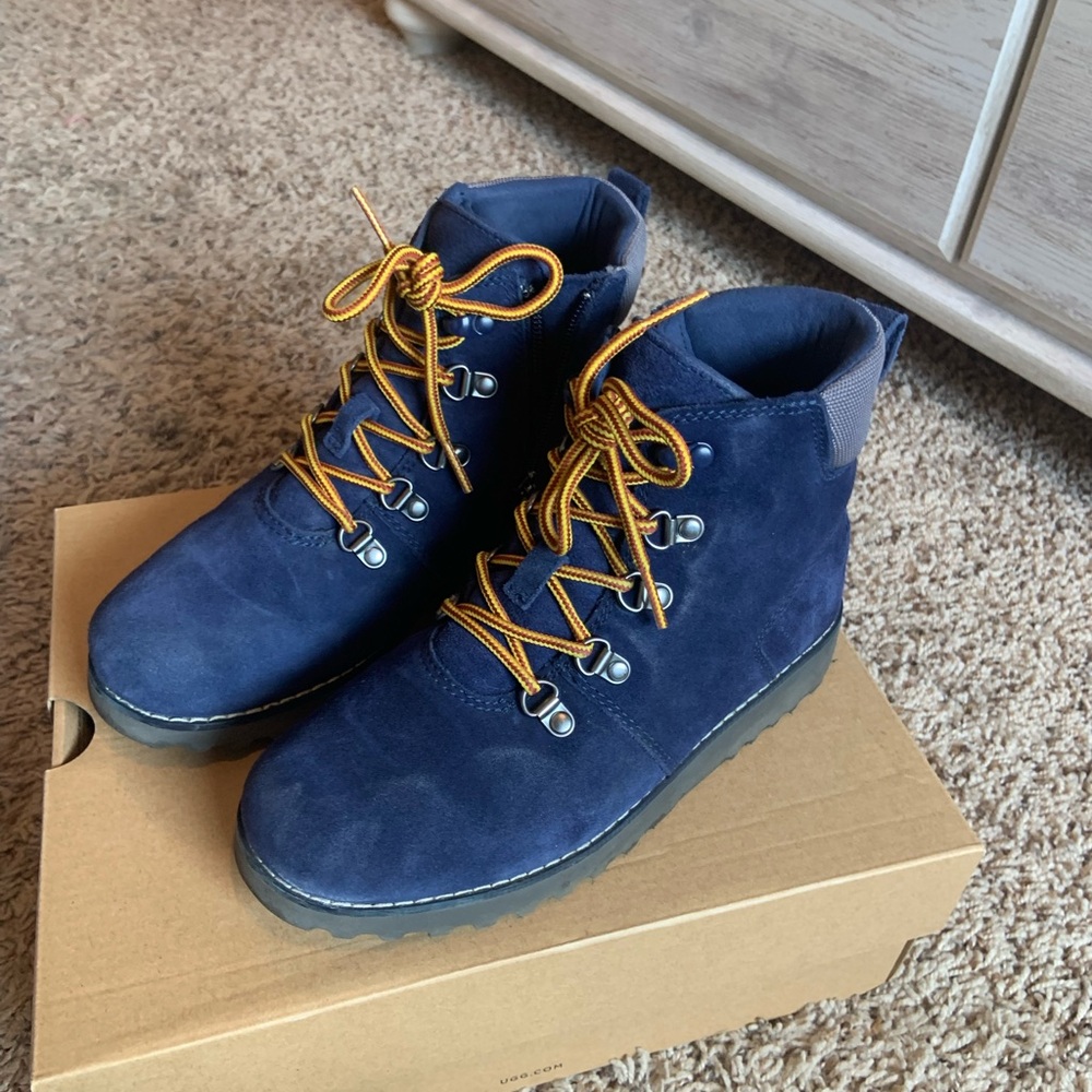 UGG kids Hillary Navy size 3
